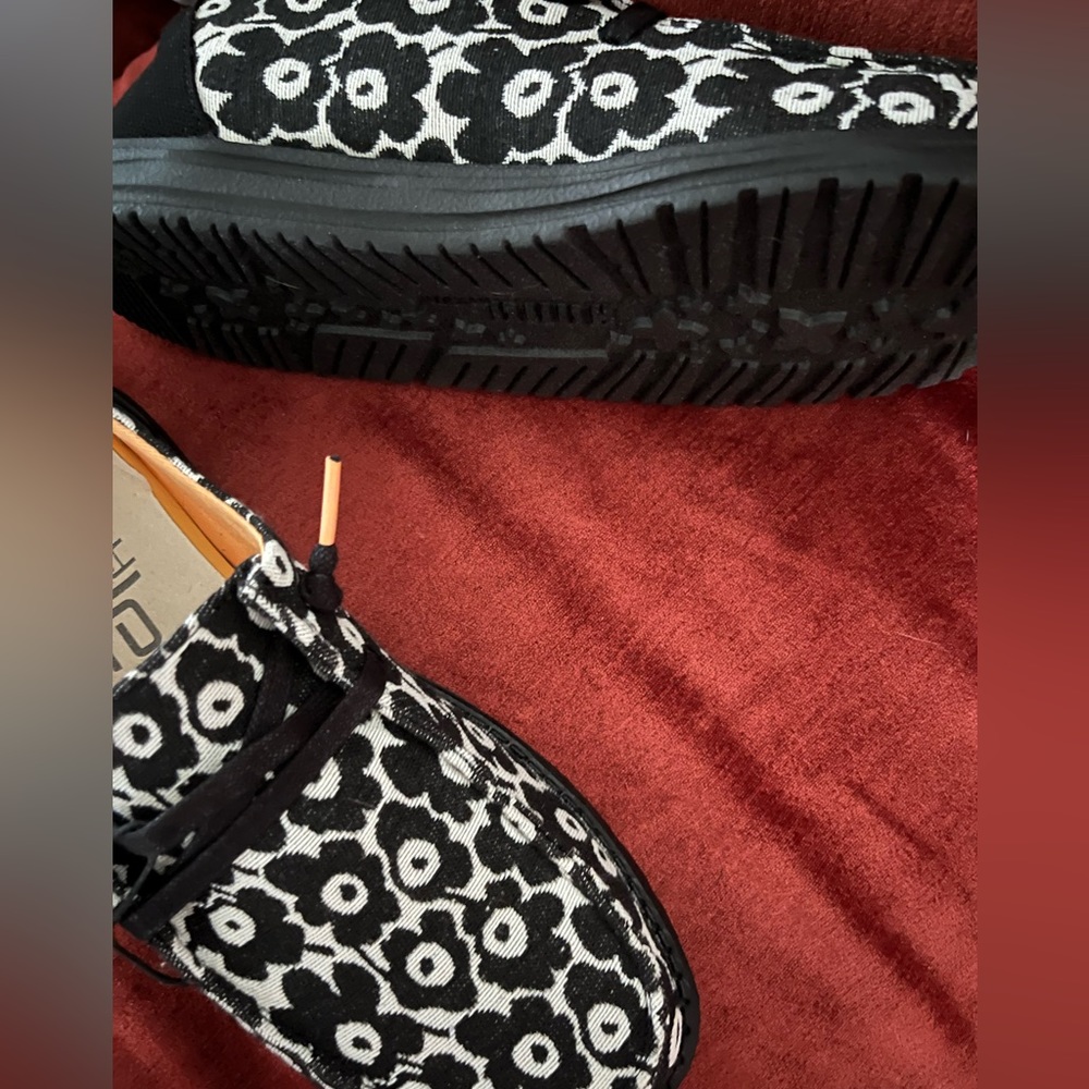 Hey dude wendy black flower print.